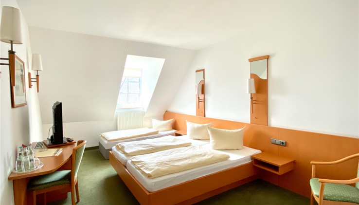 3 Bett Zimmer