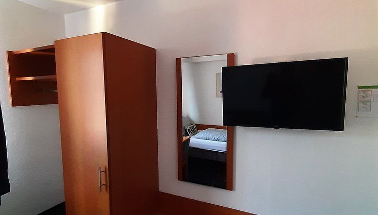 20230907_Hotel5_Standardzimmer2.jpg