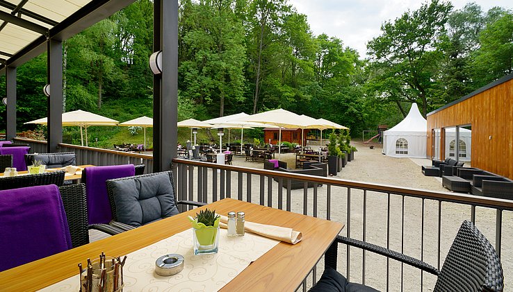 Ausschnitt Terrasse mit Biergarten