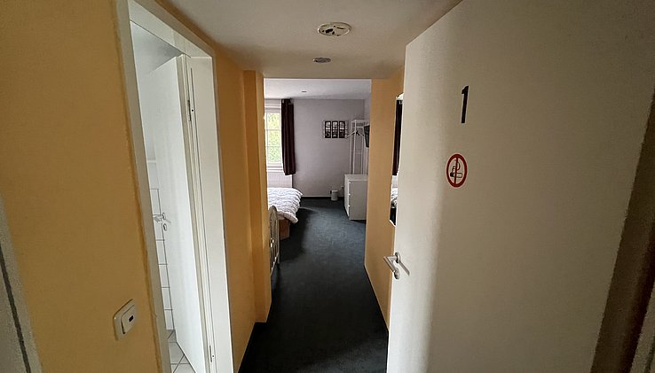 hotelzimmer_1_1.jpg