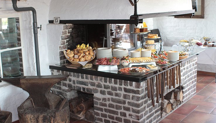 Frühstücksbuffet auf der alten Esse