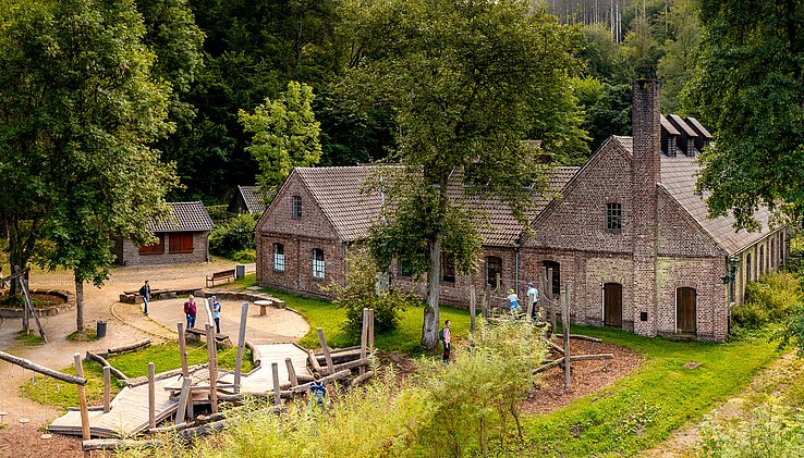 Kiosk mit Spielplatz.jpg