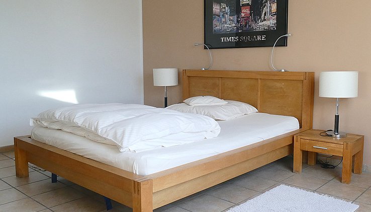 Lindenhof-Hotel-Bett_P1290465.jpg