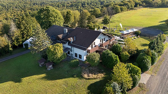 Charmantes Landhotel mit etablierter Gastronomie in wunderschöner Lage am Vogelsberg