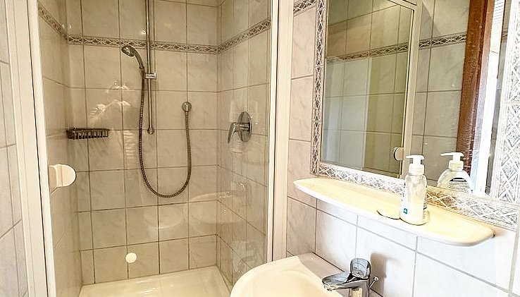 Dusche/Gästezimmer