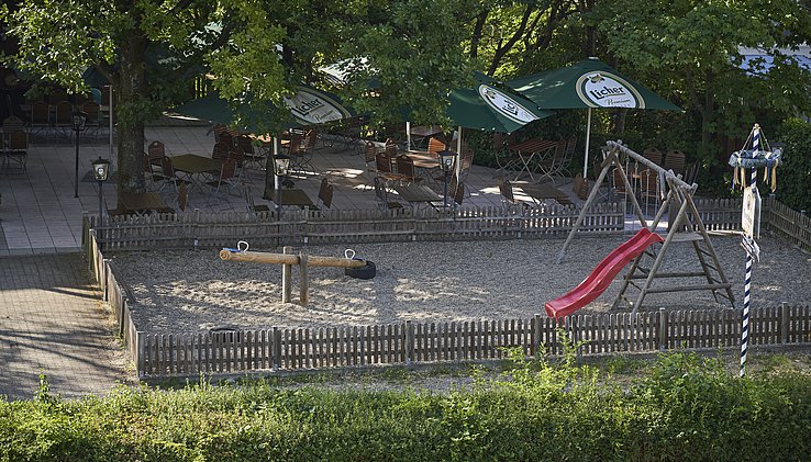 Biergarten + Spielplatz.jpg