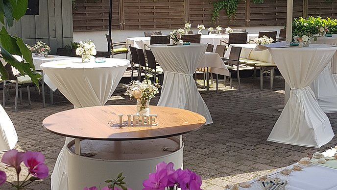 Beliebtes Restaurant mit großem Biergarten in zentraler Lage