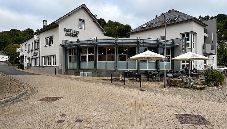 Straßenseite& Terrasse 01