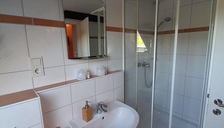 20230907_Hotel18_2.Etage_DeluxeDZ2_Bad.jpg