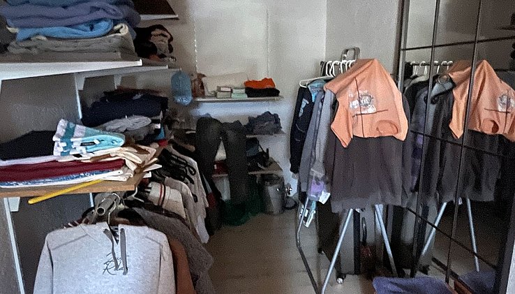 Elternschlafzimmer Begehbarer Kleiderschrank.jpg