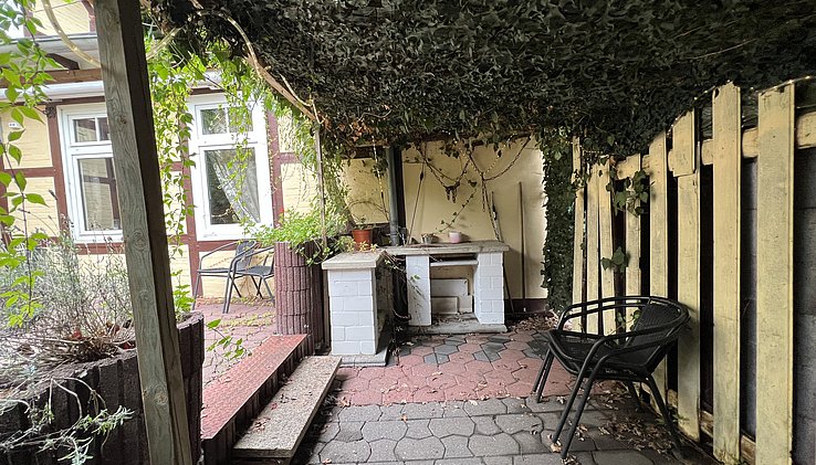 gastraum_rechts_aussenbereich_pergola.jpg