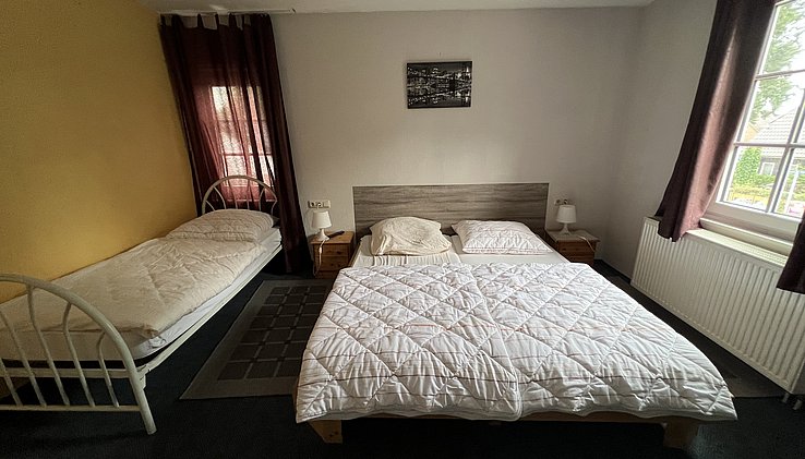hotelzimmer_1_2.jpg
