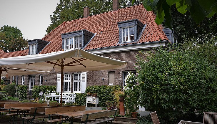 Lindenhof_aussen-gastro_DSC_1454-mueller.jpg