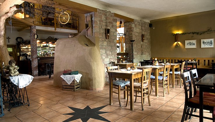 unterr Gastbereich mit Lehmofen