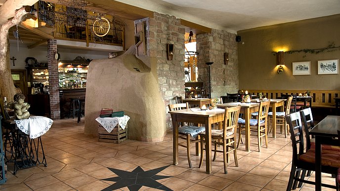 unterr Gastbereich mit Lehmofen