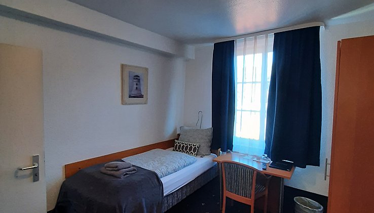 20230907_Hotel4_Standardzimmer1.jpg